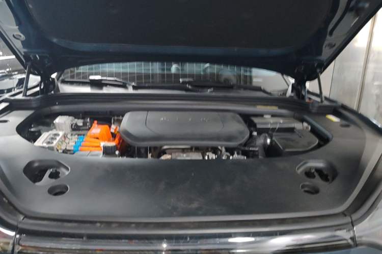 Used Hima AITO M9 2024 Range-Extended Ultra Version 42 kWh 6-Seater Model Engine Bay