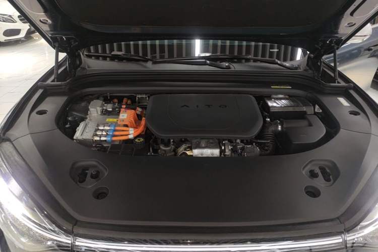 Used Hima AITO M9 2024 Range-Extended Ultra Version 42 kWh 6-Seater Model Engine Bay