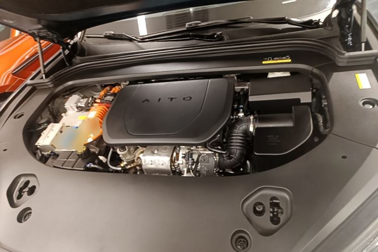 Used Hima AITO M9 2024 Range-Extended Ultra Version 42 kWh 6-Seater Model Engine Bay
