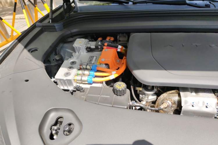 Used Hima AITO M9 2024 Range-Extended Ultra Version 42 kWh 6-Seater Model Engine Bay Right