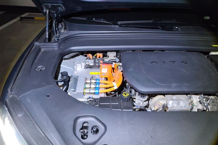 Used Hima AITO M9 2024 Range-Extended Ultra Version 42 kWh 6-Seater Model Engine Bay Right