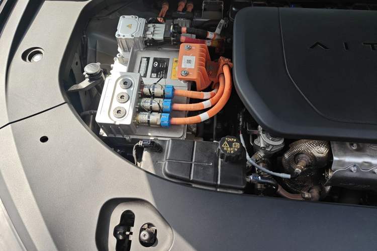Used Hima AITO M9 2024 Range-Extended Ultra Version 42 kWh 6-Seater Model Engine Bay Right