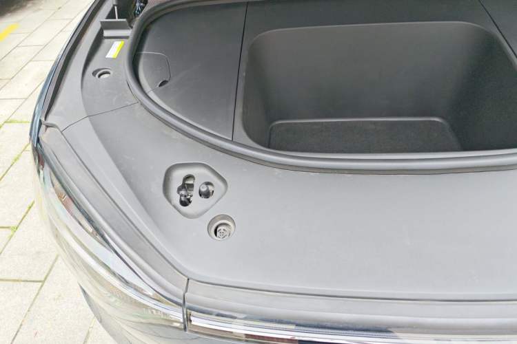 Used Hima AITO M9 2024 All-Electric Ultra Version 100 kWh 6-Seater Model Engine Bay Right