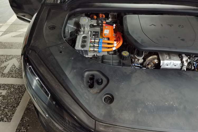 Used Hima AITO M9 2024 Range-Extended Ultra Version 42 kWh 6-Seater Model Engine Bay Right