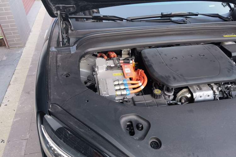 Used Hima AITO M9 2024 Range-Extended Ultra Version 42 kWh 6-Seater Model Engine Bay Right