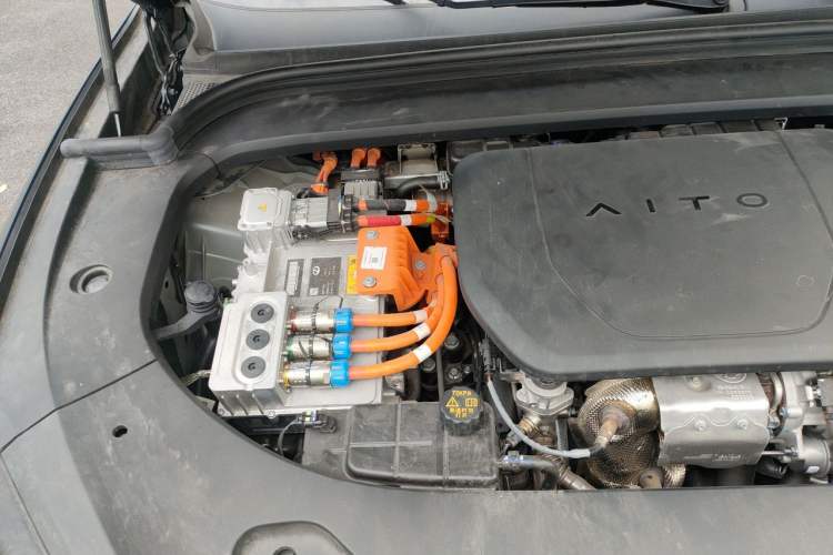 Used Hima AITO M9 2024 Range-Extended Ultra Version 52 kWh 5-Seater Model Engine Bay Right