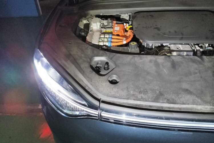 Used Hima AITO M9 2024 Range-Extended Ultra Version 42 kWh 6-Seater Model Engine Bay Right