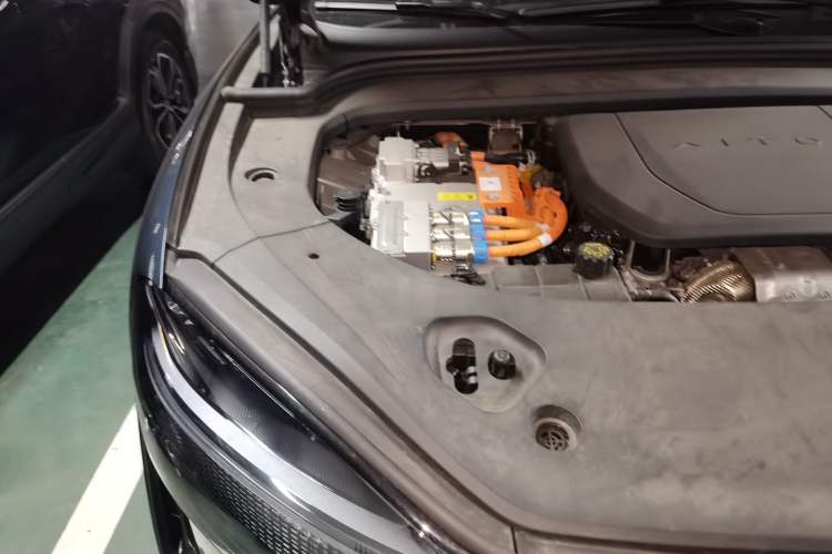 Used Hima AITO M9 2024 Range-Extended Ultra Version 42 kWh 6-Seater Model Engine Bay Right