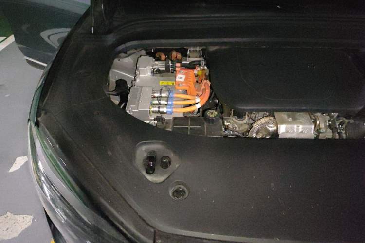Used Hima AITO M9 2024 Range-Extended Ultra Version 52 kWh 6-Seater Model Engine Bay Right