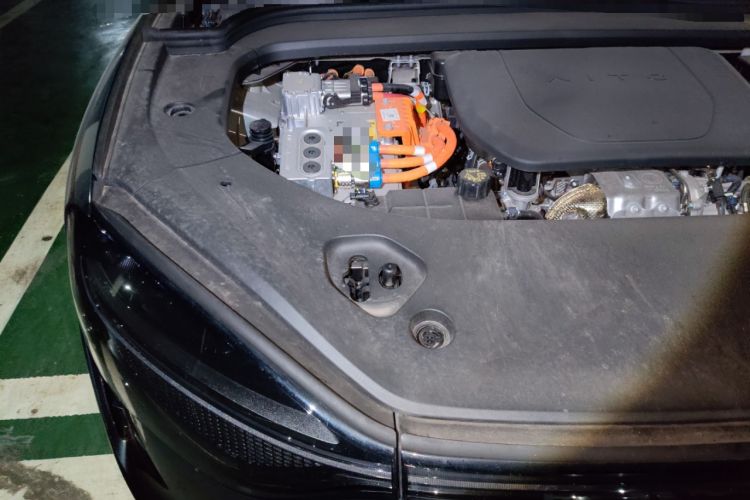 Used Hima AITO M9 2024 Range-Extended Ultra Version 42 kWh 6-Seater Model Engine Bay Right