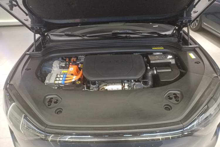 Used Hima AITO M9 2024 Range-Extended Ultra Version 42 kWh 6-Seater Model Engine Bay
