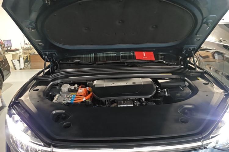 Used Hima AITO M9 2024 Range-Extended Ultra Version 52 kWh 6-Seater Model Engine Bay
