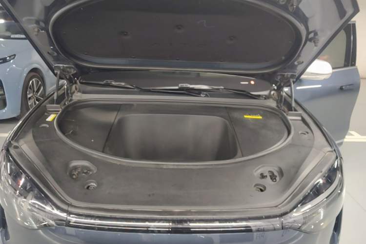 Used Hima AITO M9 2024 All-Electric Ultra Version 100 kWh 6-Seater Model Engine Bay