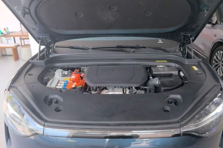 Used Hima AITO M9 2024 Range-Extended Ultra Version 42 kWh 6-Seater Model Engine Bay