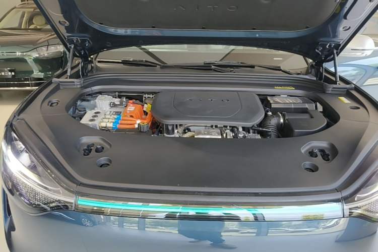 Used Hima AITO M9 2024 Range-Extended Ultra Version 42 kWh 6-Seater Model Engine Bay