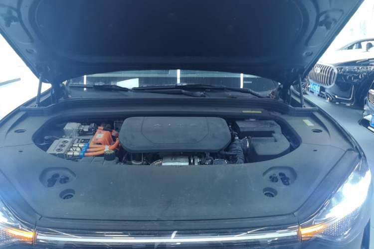 Used Hima AITO M9 2024 Range-Extended Ultra Version 42 kWh 6-Seater Model Engine Bay