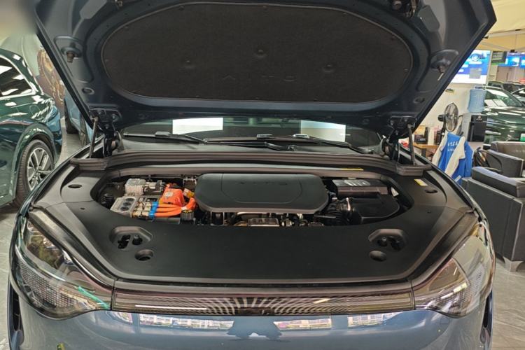 Used Hima AITO M9 2024 Range-Extended Ultra Version 52 kWh 6-Seater Model Engine Bay