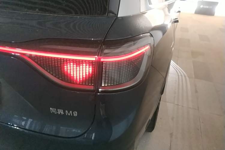 Used Hima AITO M9 2024 Range-Extended Ultra Version 42 kWh 6-Seater Model Exterior 3