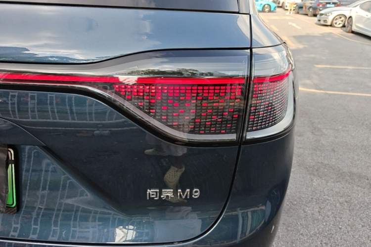 Used Hima AITO M9 2024 Range-Extended Ultra Version 42 kWh 6-Seater Model Exterior 3
