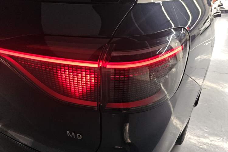Used Hima AITO M9 2024 Range-Extended Ultra Version 42 kWh 6-Seater Model Exterior 3