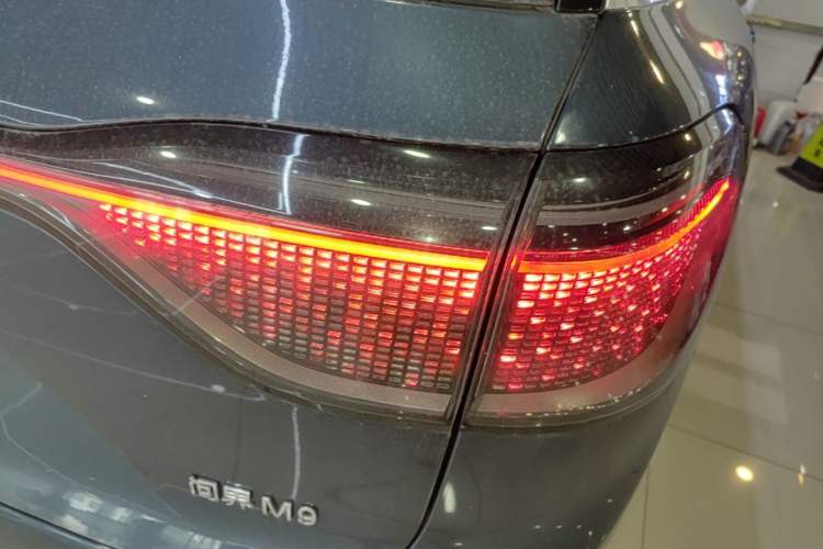 Used Hima AITO M9 2024 Range-Extended Ultra Version 42 kWh 6-Seater Model Exterior 3