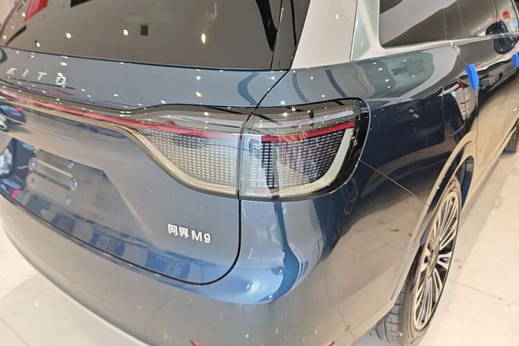 Used Hima AITO M9 2024 Range-Extended Ultra Version 42 kWh 6-Seater Model Exterior 3