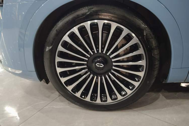 Used Hima AITO M9 2024 Range-Extended Max Edition 42 kWh 6-Seater Version Exterior 4