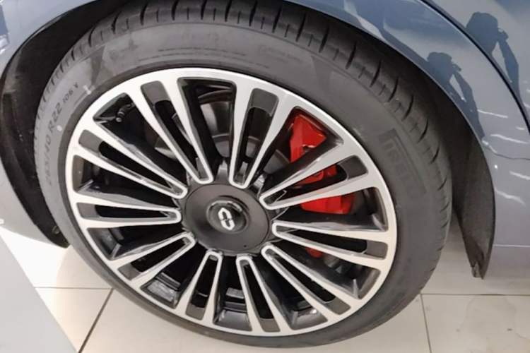 Used Hima AITO M9 2024 Range-Extended Ultra Version 42 kWh 6-Seater Model Exterior 4