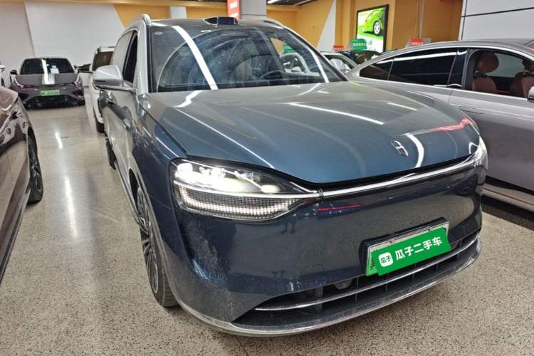 Used Hima AITO M9 2024 Range-Extended Ultra Version 42 kWh 6-Seater Model Front Right 45 Deg