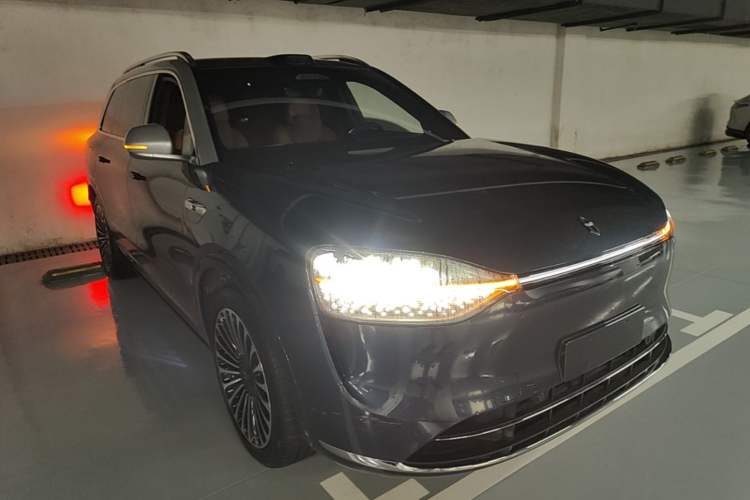 Used Hima AITO M9 2024 Range-Extended Ultra Version 42 kWh 6-Seater Model Front Right 45 Deg
