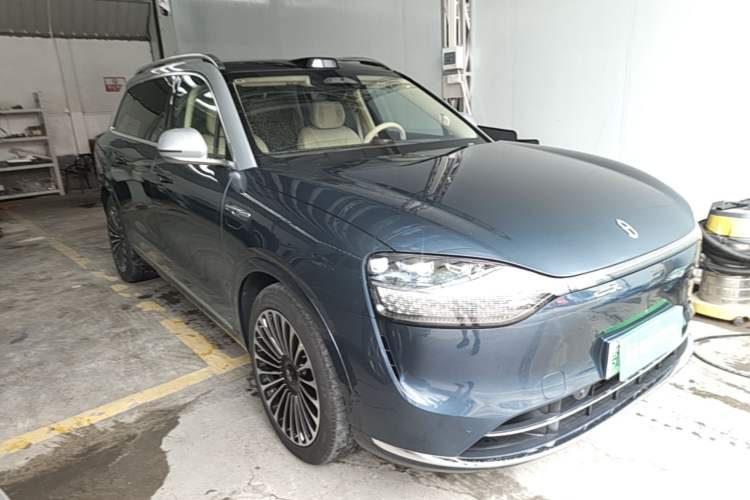Used Hima AITO M9 2024 Range-Extended Ultra Version 42 kWh 6-Seater Model Front Right 45 Deg