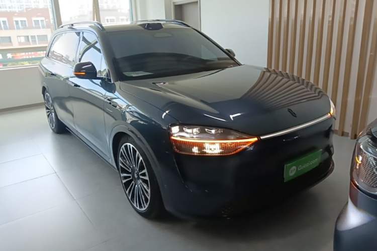 Used Hima AITO M9 2024 All-Electric Ultra Version 100 kWh 6-Seater Model Front Right 45 Deg