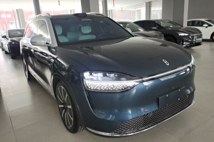 Used Hima AITO M9 2024 All-Electric Ultra Version 100 kWh 6-Seater Model Front Right 45 Deg
