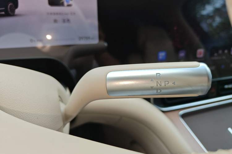 Used Hima AITO M9 2024 Range-Extended Ultra Version 42 kWh 6-Seater Model Gear Lever