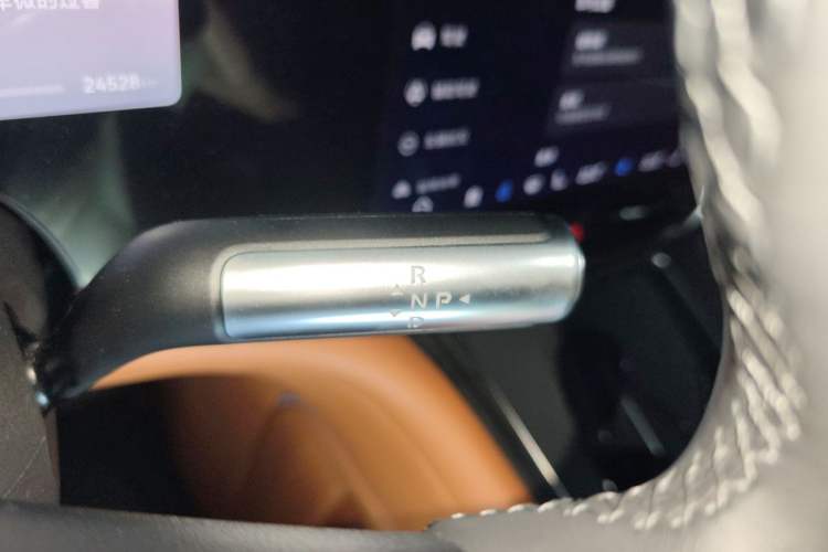 Used Hima AITO M9 2024 Range-Extended Ultra Version 42 kWh 6-Seater Model Gear Lever