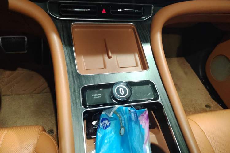 Used Hima AITO M9 2024 Range-Extended Max Edition 42 kWh 5-Seater Version Gear Lever