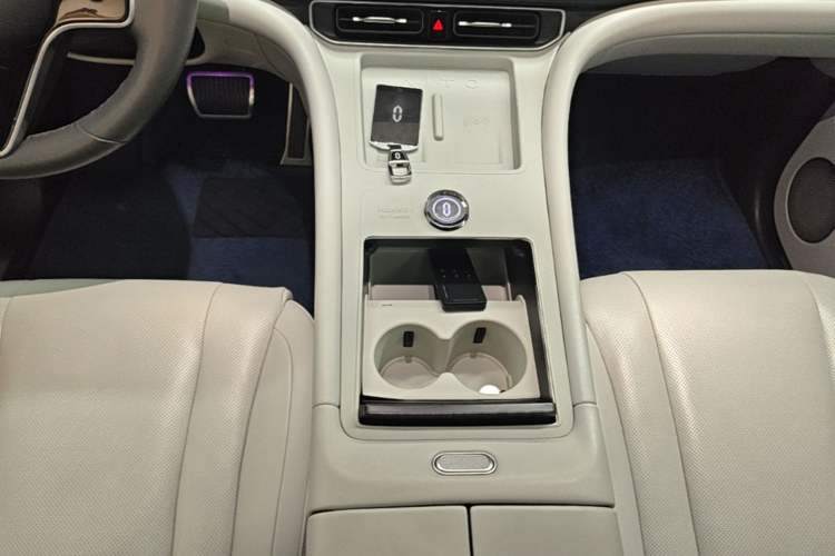 Used Hima AITO M9 2024 Range-Extended Ultra Version 42 kWh 6-Seater Model Gear Lever
