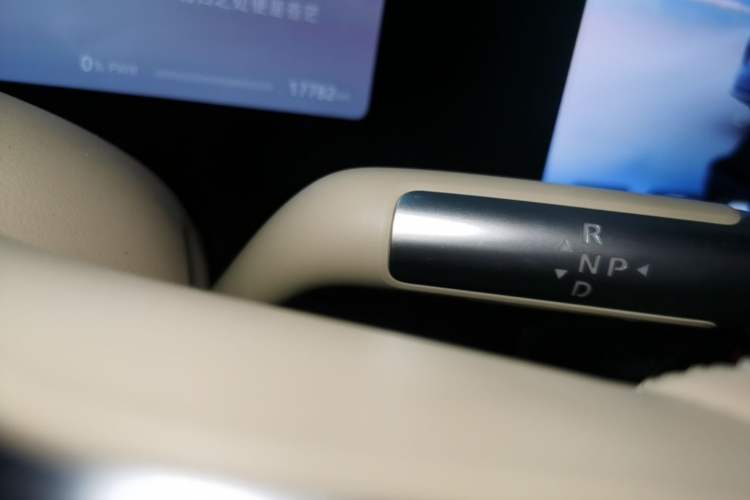 Used Hima AITO M9 2024 Range-Extended Ultra Version 42 kWh 6-Seater Model Gear Lever