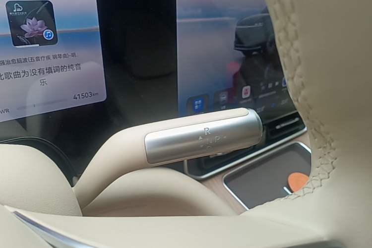 Used Hima AITO M9 2024 Range-Extended Ultra Version 42 kWh 6-Seater Model Gear Lever