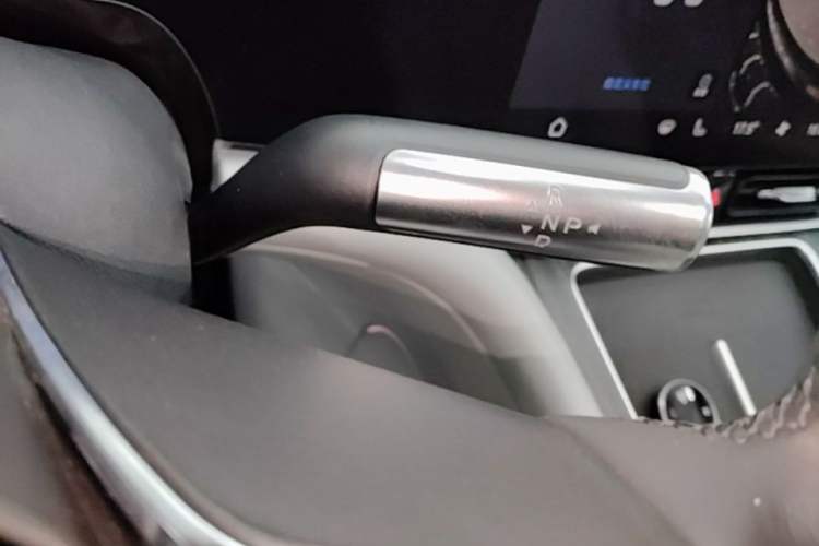 Used Hima AITO M9 2024 Range-Extended Ultra Version 42 kWh 6-Seater Model Gear Lever