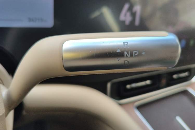 Used Hima AITO M9 2024 Range-Extended Ultra Version 42 kWh 6-Seater Model Gear Lever