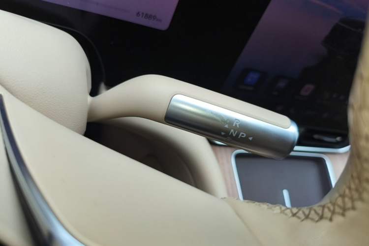 Used Hima AITO M9 2024 Range-Extended Ultra Version 42 kWh 6-Seater Model Gear Lever