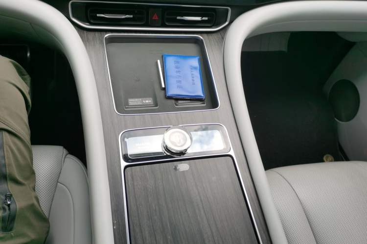 Used Hima AITO M9 2024 Range-Extended Ultra Version 42 kWh 6-Seater Model Gear Lever
