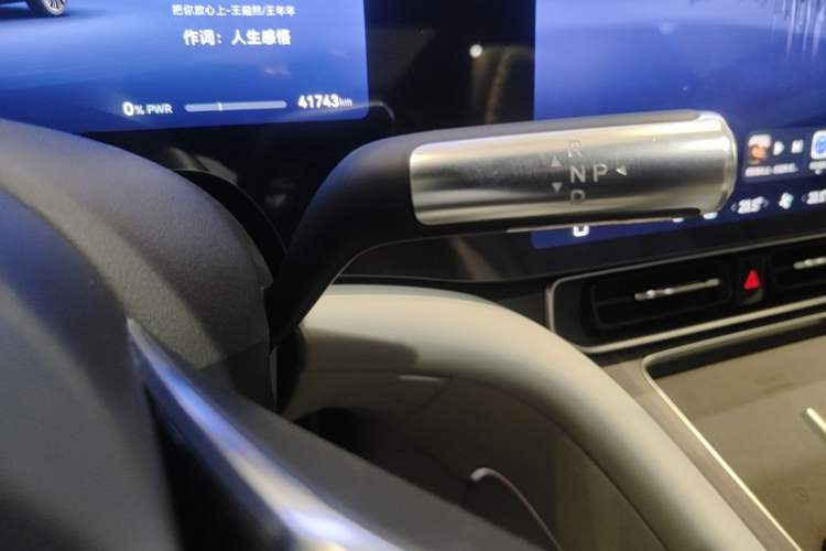 Used Hima AITO M9 2024 Range-Extended Ultra Version 42 kWh 6-Seater Model Gear Lever