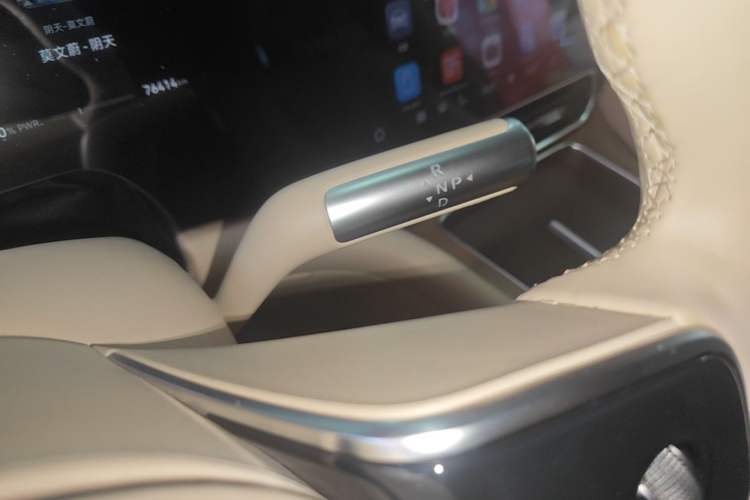 Used Hima AITO M9 2024 All-Electric Ultra Version 100 kWh 6-Seater Model Gear Lever