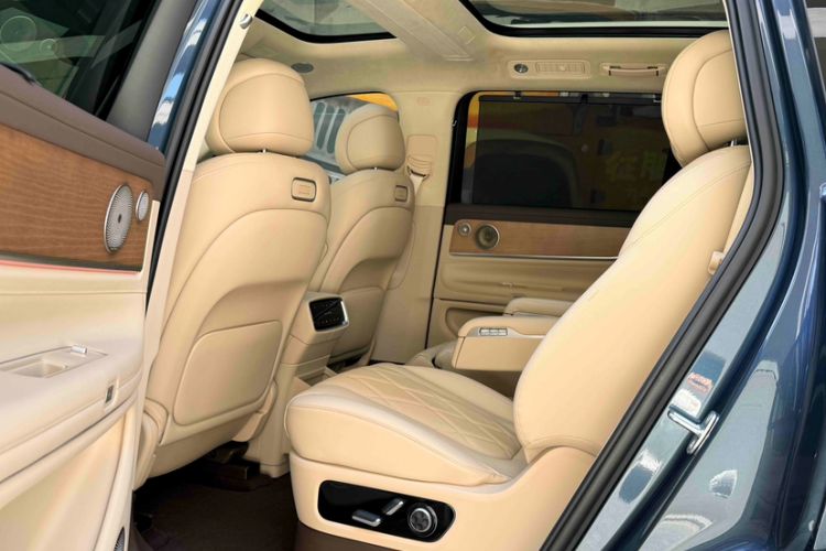 Used Hima AITO M9 2024 Range-Extended Ultra Version 42 kWh 6-Seater Model Interior 1