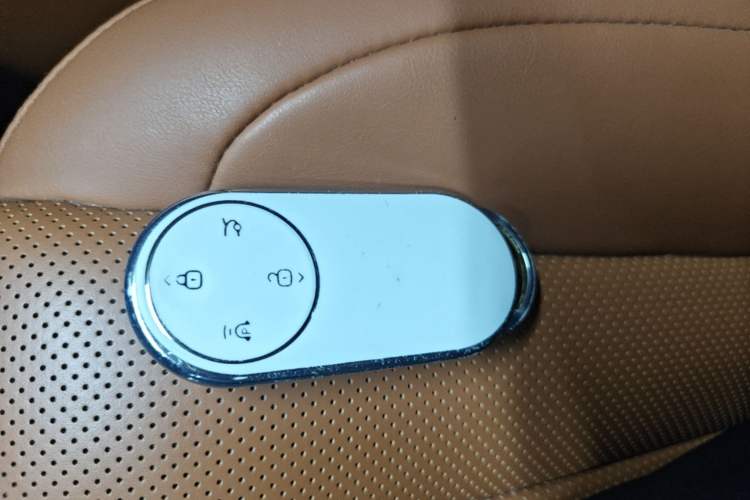 Used Hima AITO M9 2024 Range-Extended Ultra Version 42 kWh 6-Seater Model Interior 1