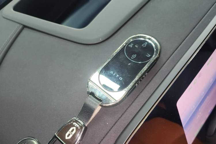 Used Hima AITO M9 2024 Range-Extended Ultra Version 52 kWh 5-Seater Model Interior 1