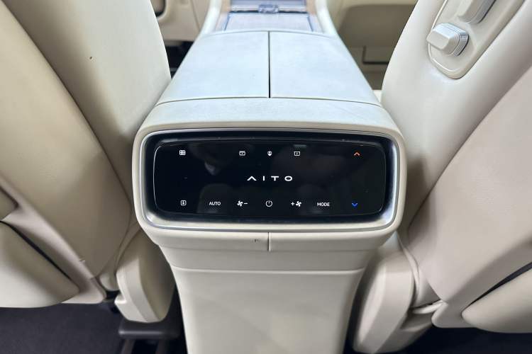 Used Hima AITO M9 2024 Range-Extended Ultra Version 52 kWh 6-Seater Model Interior 11