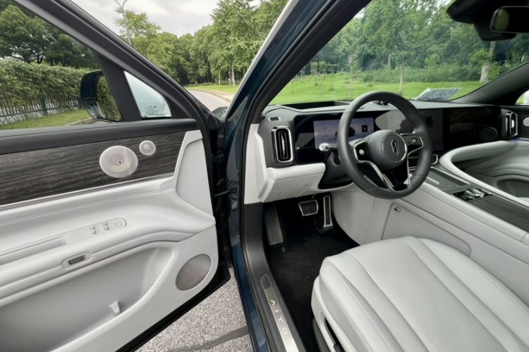 Used Hima AITO M9 2024 Range-Extended Ultra Version 42 kWh 6-Seater Model Interior 2